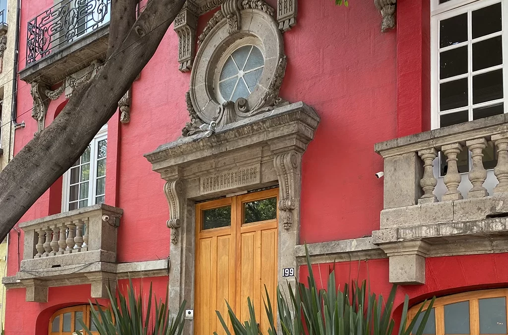 What is the best neighborhood to stay in Mexico City?